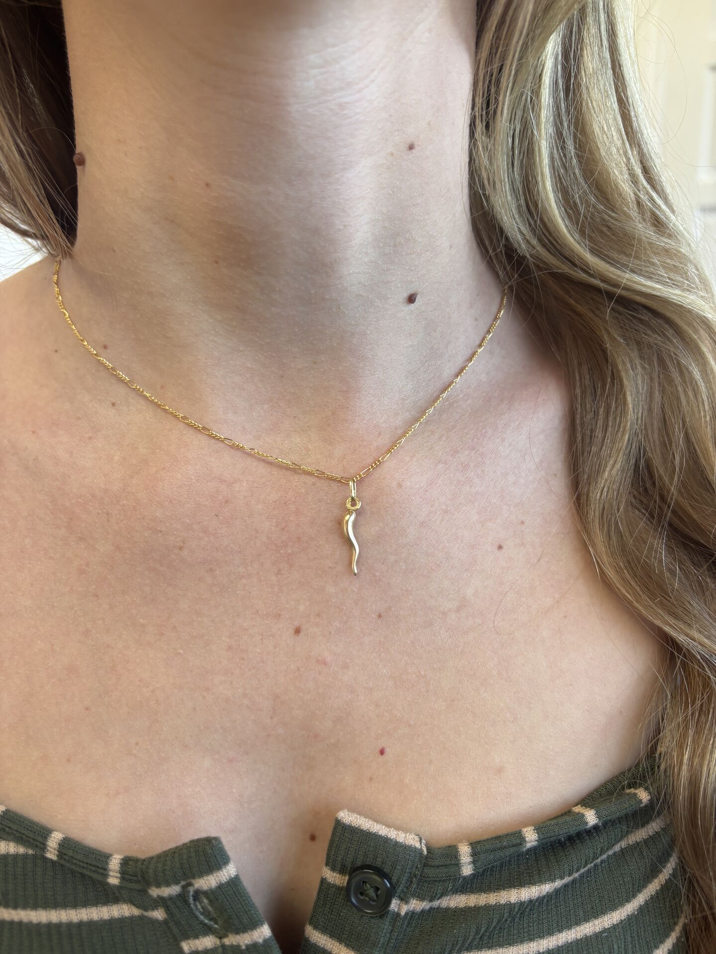 Gold necklace with a delicate wave pendant